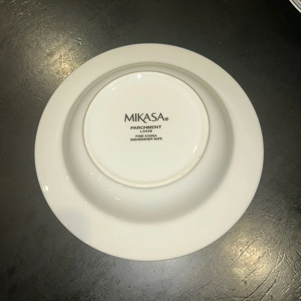 Mikasa Parchment (China) 5 Piece Place Setting